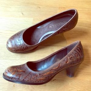 Tooled leather shoes w kitten heel. Worn once